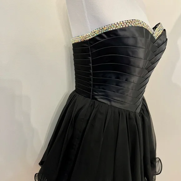 La Femme Short Black Strapless Cocktail Dress Size 6 - Picture 5 of 9